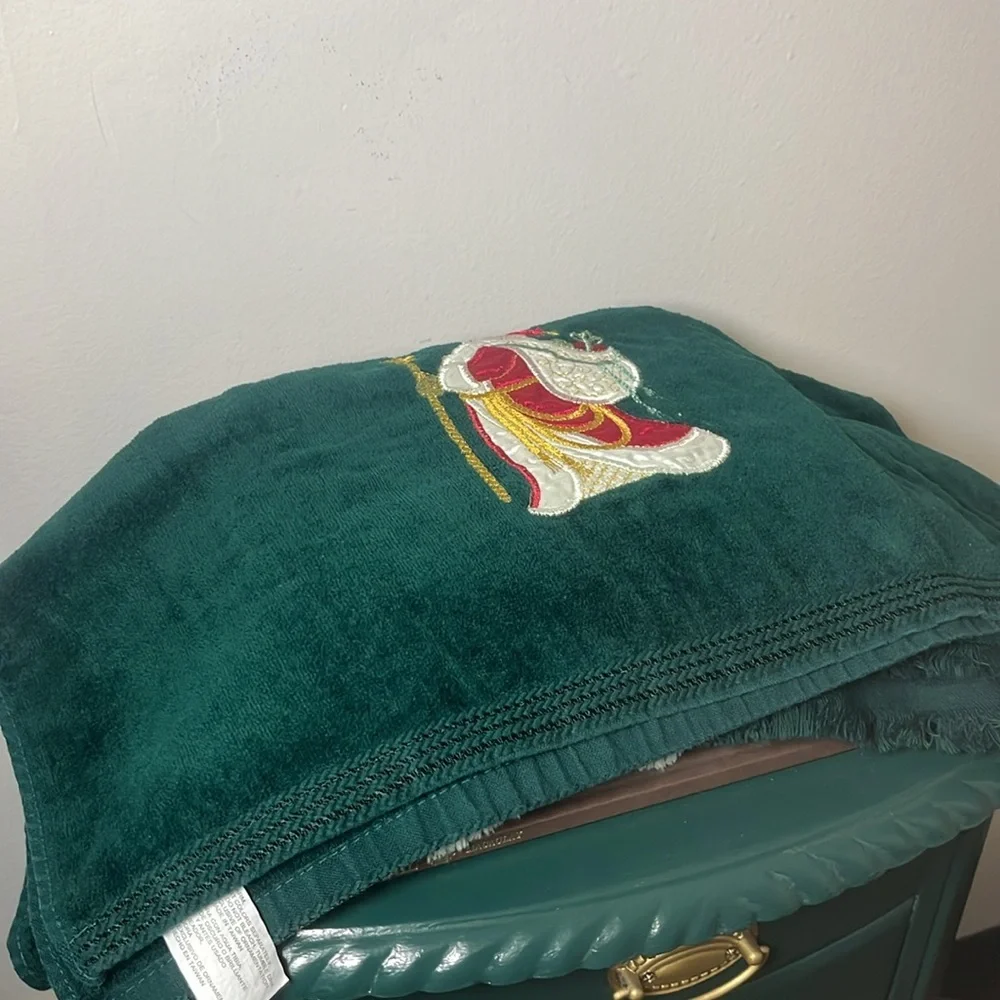 Vintage 1990s Christmas Velvet Green Embroidered Santa Claus Towels Set of 3 - Picture 8 of 14
